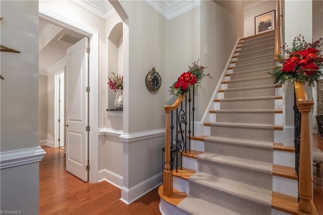 5584 Foxgate Circle, Winston-salem, NC 27106