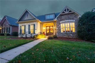 5584 Foxgate Circle, Winston-salem, NC 27106