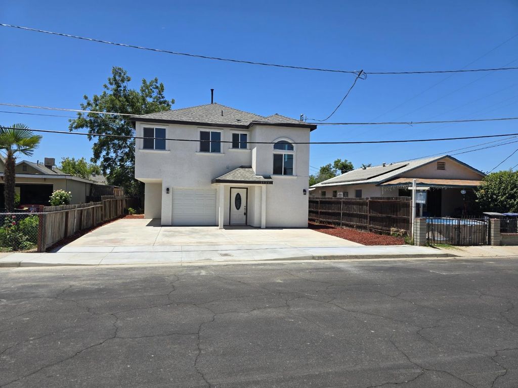 1703 N Stevenson Street, Visalia, CA 93291