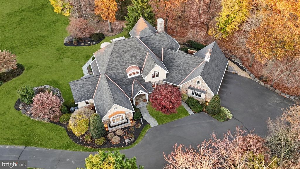 12 OLD CABIN RD, Newtown, PA 18940