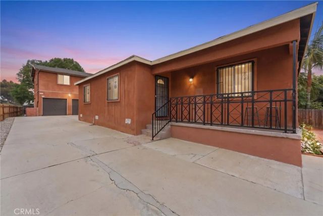 321 111 place, Los Angeles, CA 90061