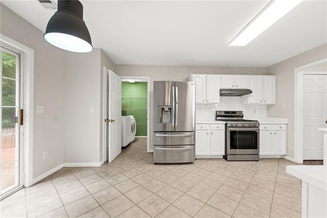 370 Manor Glen Drive, Suwanee, GA 30024