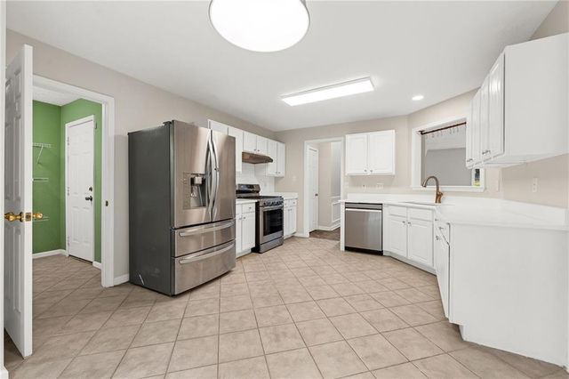 370 Manor Glen Drive, Suwanee, GA 30024