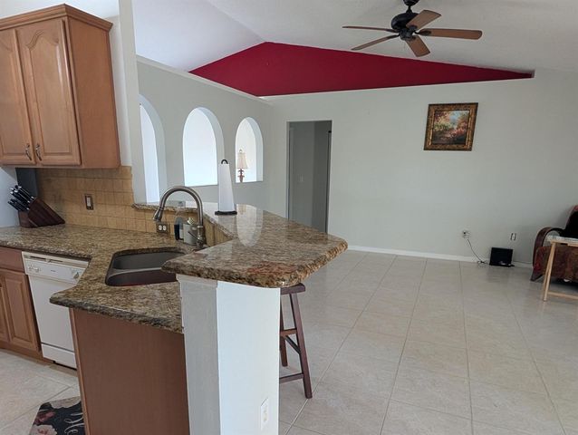 531 SW Bradshaw Circle, Port St. Lucie, FL 34953