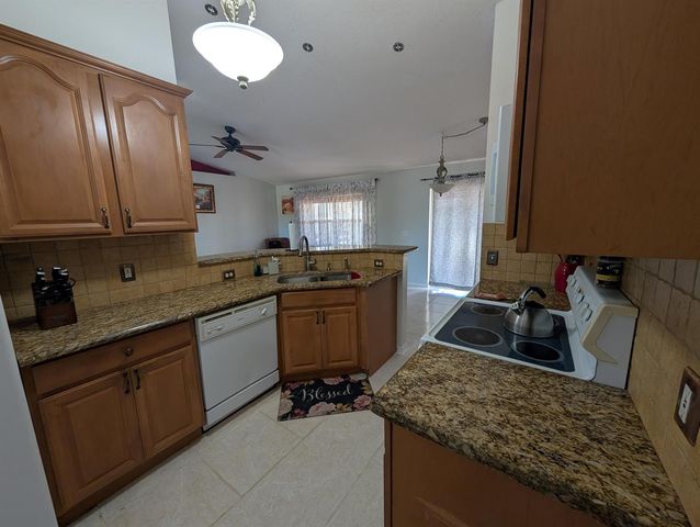 531 SW Bradshaw Circle, Port St. Lucie, FL 34953