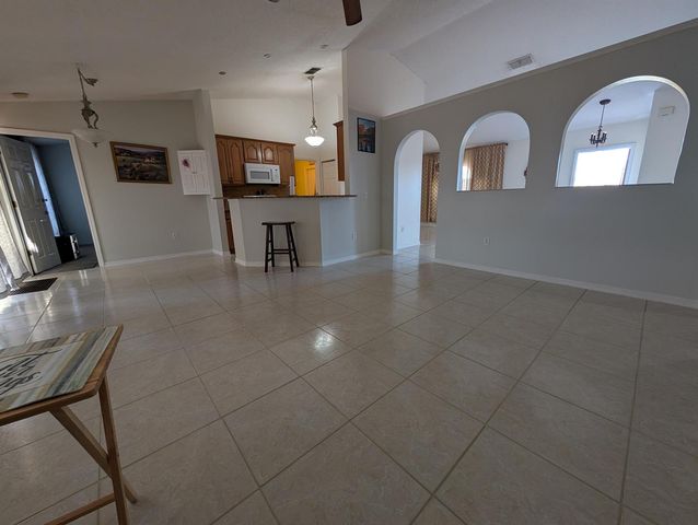 531 SW Bradshaw Circle, Port St. Lucie, FL 34953