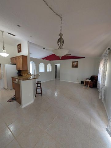 531 SW Bradshaw Circle, Port St. Lucie, FL 34953