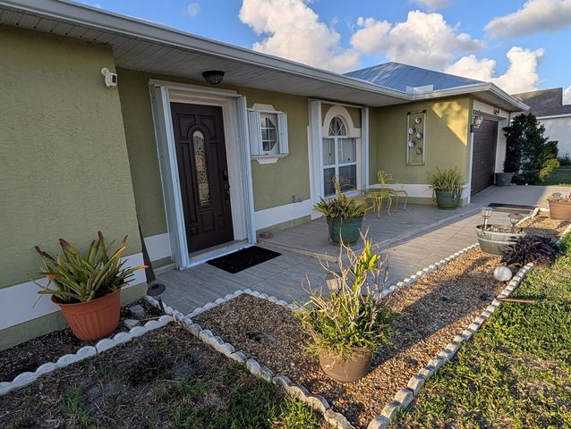 531 SW Bradshaw Circle, Port St. Lucie, FL 34953