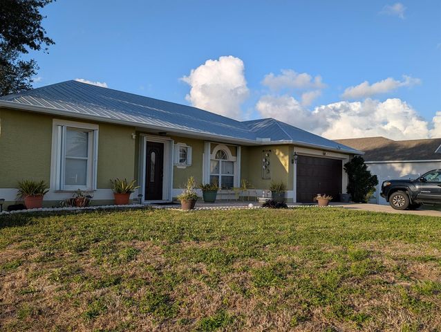 531 SW Bradshaw Circle, Port St. Lucie, FL 34953