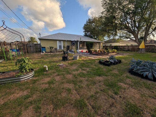 531 SW Bradshaw Circle, Port St. Lucie, FL 34953