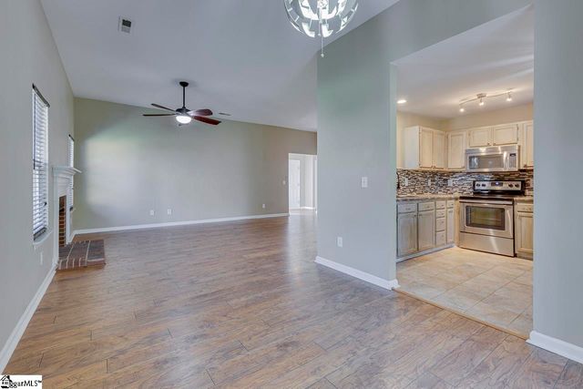 22 Crossvine Way, Simpsonville, SC 29680