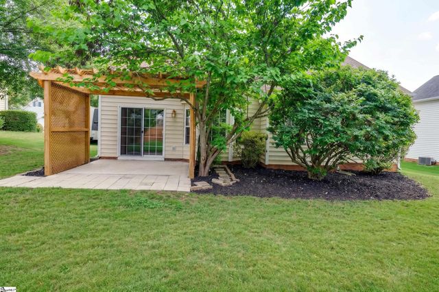 22 Crossvine Way, Simpsonville, SC 29680