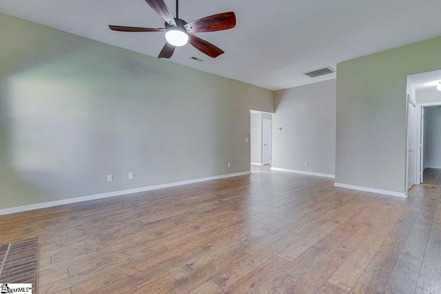 22 Crossvine Way, Simpsonville, SC 29680