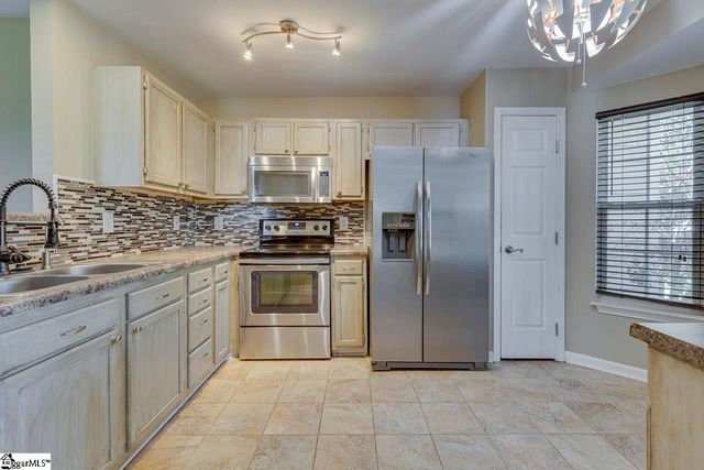 22 Crossvine Way, Simpsonville, SC 29680
