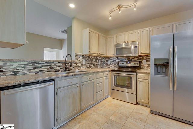 22 Crossvine Way, Simpsonville, SC 29680