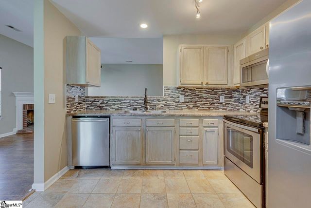 22 Crossvine Way, Simpsonville, SC 29680