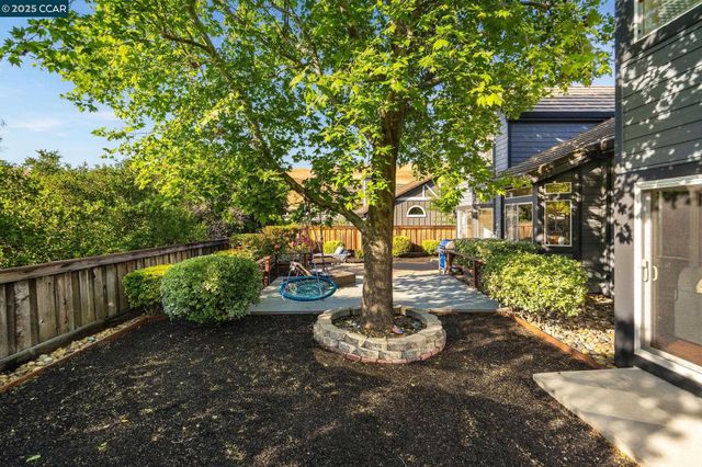 208 Falcon Pl, Clayton, CA 94517