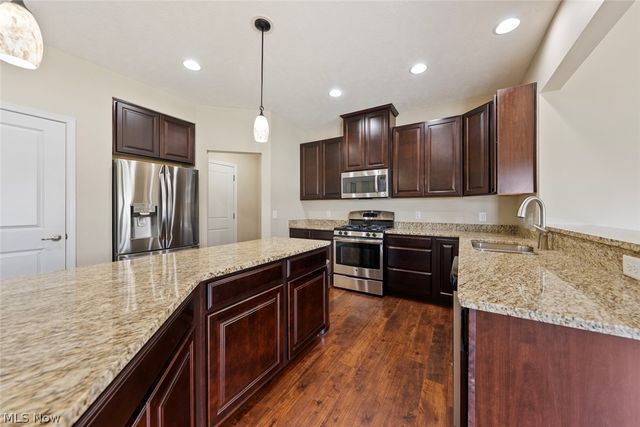 5484 Diamond Creek Drive, Medina, OH 44256