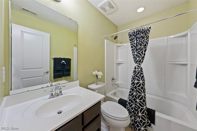 5484 Diamond Creek Drive, Medina, OH 44256