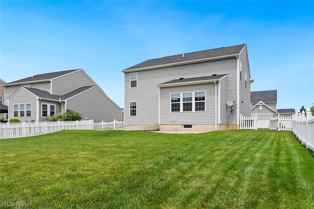 5484 Diamond Creek Drive, Medina, OH 44256
