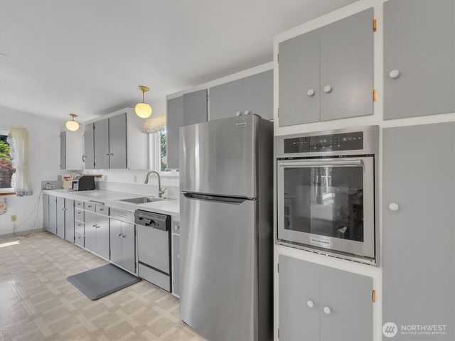 6512 NE 196th Street, Kenmore, WA 98028