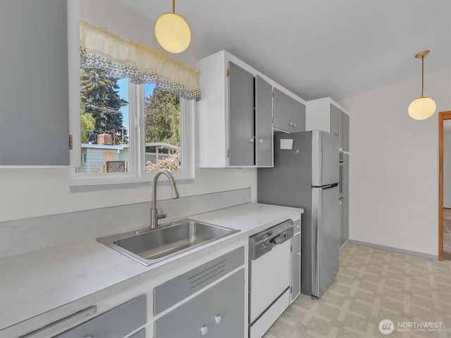 6512 NE 196th Street, Kenmore, WA 98028