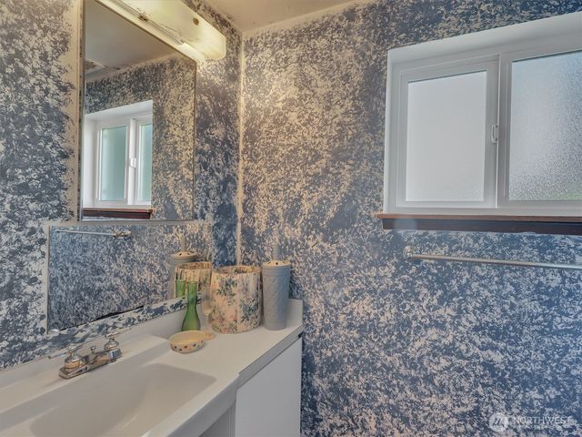 6512 NE 196th Street, Kenmore, WA 98028