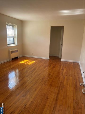 2329-2339 Hudson Terrace A13, Fort Lee, NJ 07024