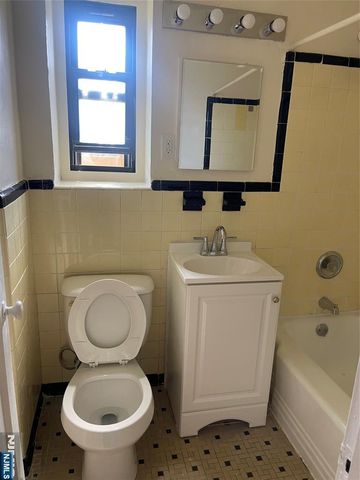 2329-2339 Hudson Terrace A13, Fort Lee, NJ 07024