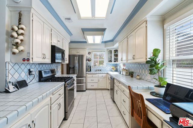 6032 W 74th Street, Los Angeles, CA 90045