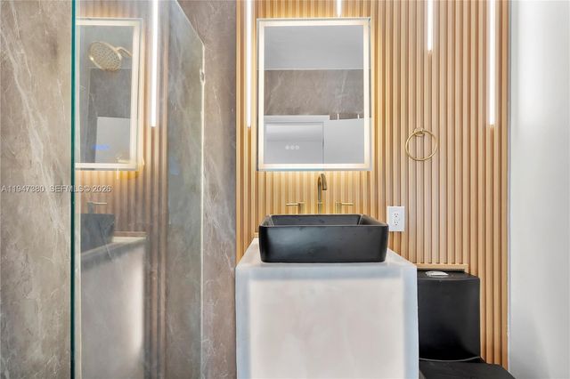 2350 SW 26th St, Miami, FL 33133