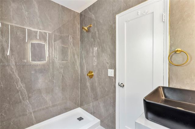 2350 SW 26th St, Miami, FL 33133