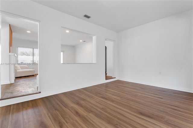 2350 SW 26th St, Miami, FL 33133