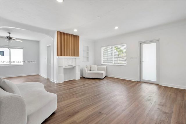 2350 SW 26th St, Miami, FL 33133