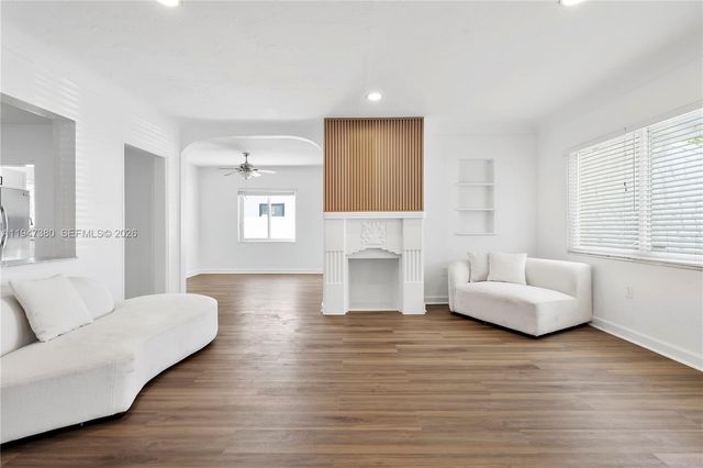 2350 SW 26th St, Miami, FL 33133