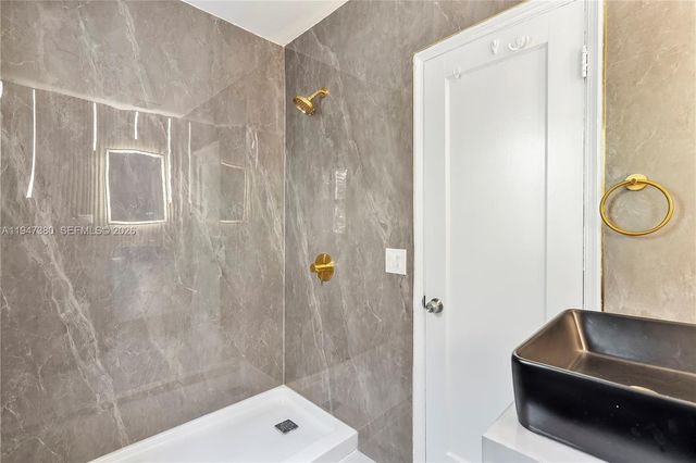 2350 SW 26th St, Miami, FL 33133