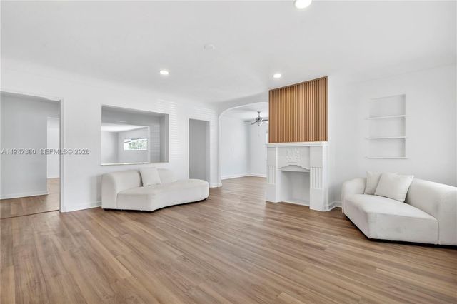 2350 SW 26th St, Miami, FL 33133