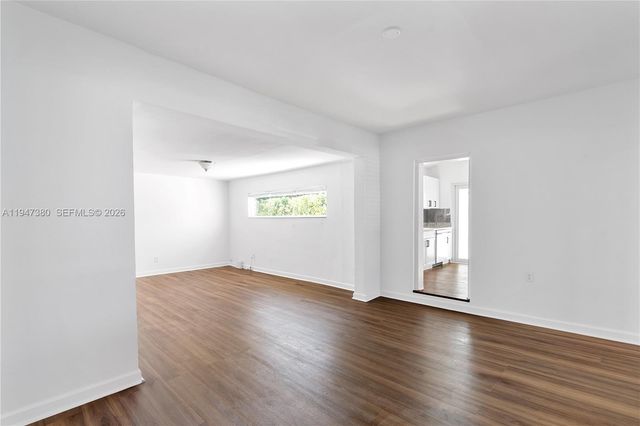 2350 SW 26th St, Miami, FL 33133