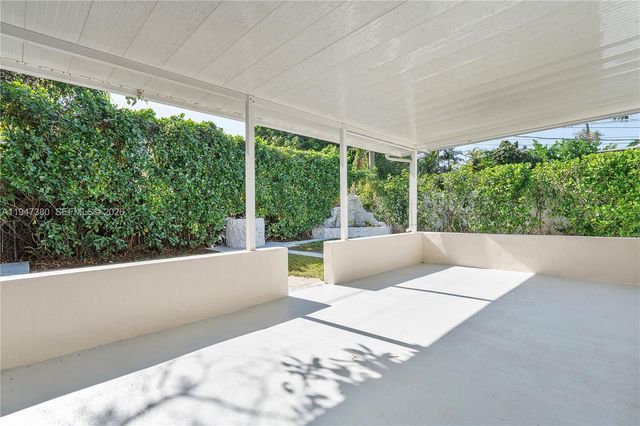 2350 SW 26th St, Miami, FL 33133