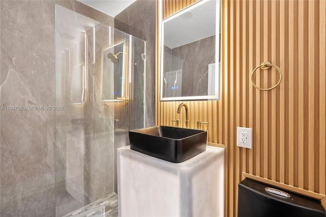 2350 SW 26th St, Miami, FL 33133