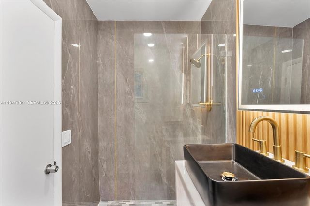 2350 SW 26th St, Miami, FL 33133