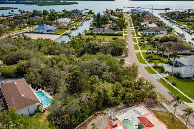 889 Scott DR, Marco Island, FL 34145