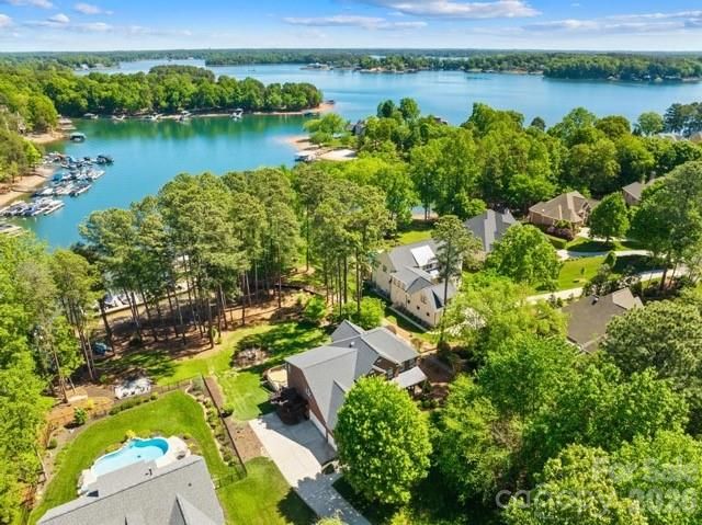 4292 Silver Eagle Court, Denver, NC 28037