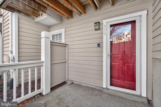 5715 CHAPMAN MILL DR #350, Rockville, MD 20852