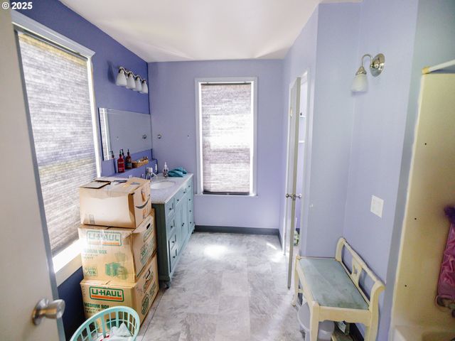 415 PIONEER St, Ridgefield, WA 98642