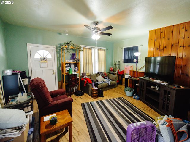 415 PIONEER St, Ridgefield, WA 98642