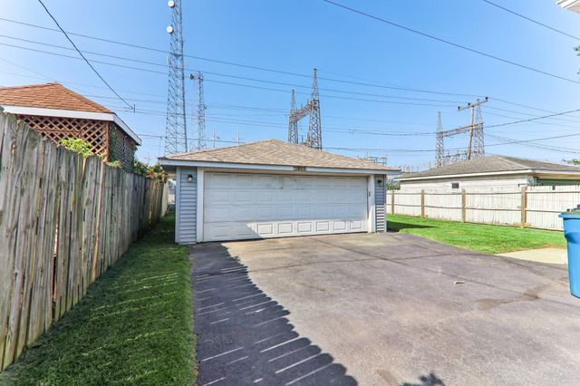 8410 Gordon Drive, Highland, IN 46322
