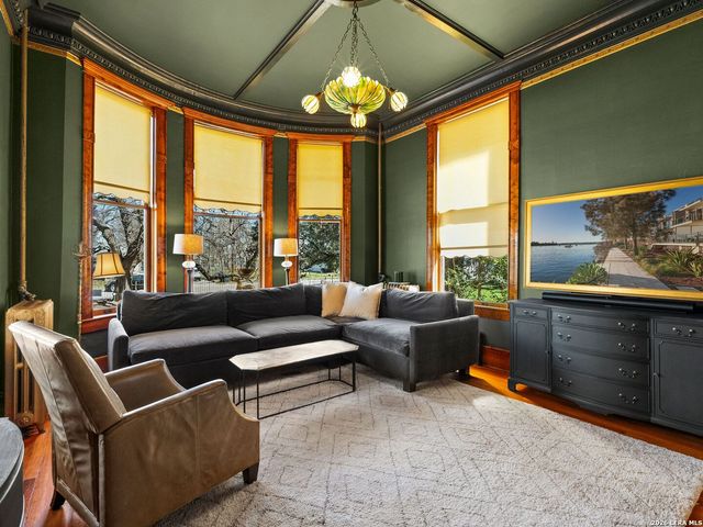 372 Magazine Ave, New Braunfels, TX 78130