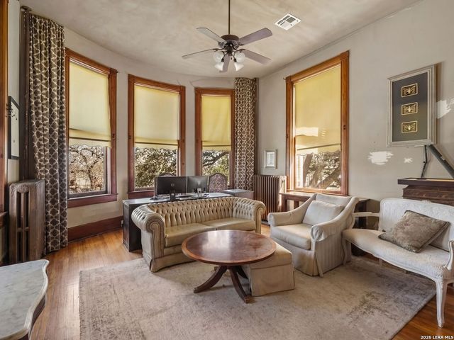 372 Magazine Ave, New Braunfels, TX 78130