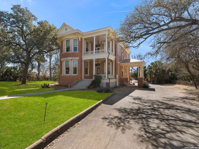 372 Magazine Ave, New Braunfels, TX 78130